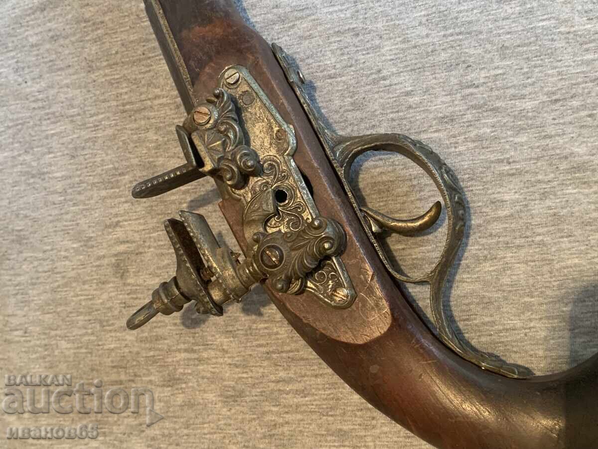 Licitație Replica vintage a unui pistol cu cremene Licitație Replica vintage a unui pistol cu cremene