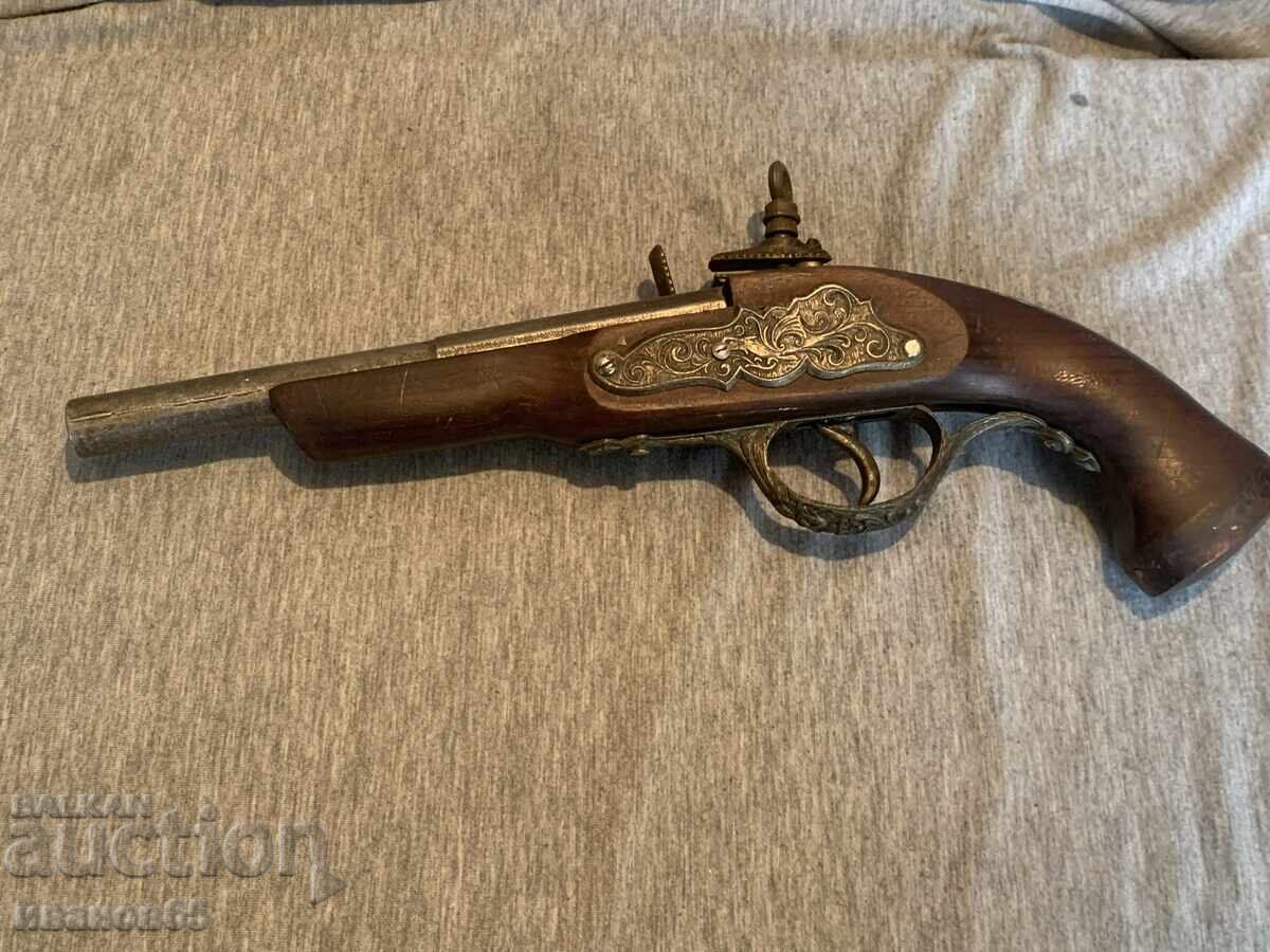Livrarea Replica vintage a unui pistol cu cremene Livrarea Replica vintage a unui pistol cu cremene