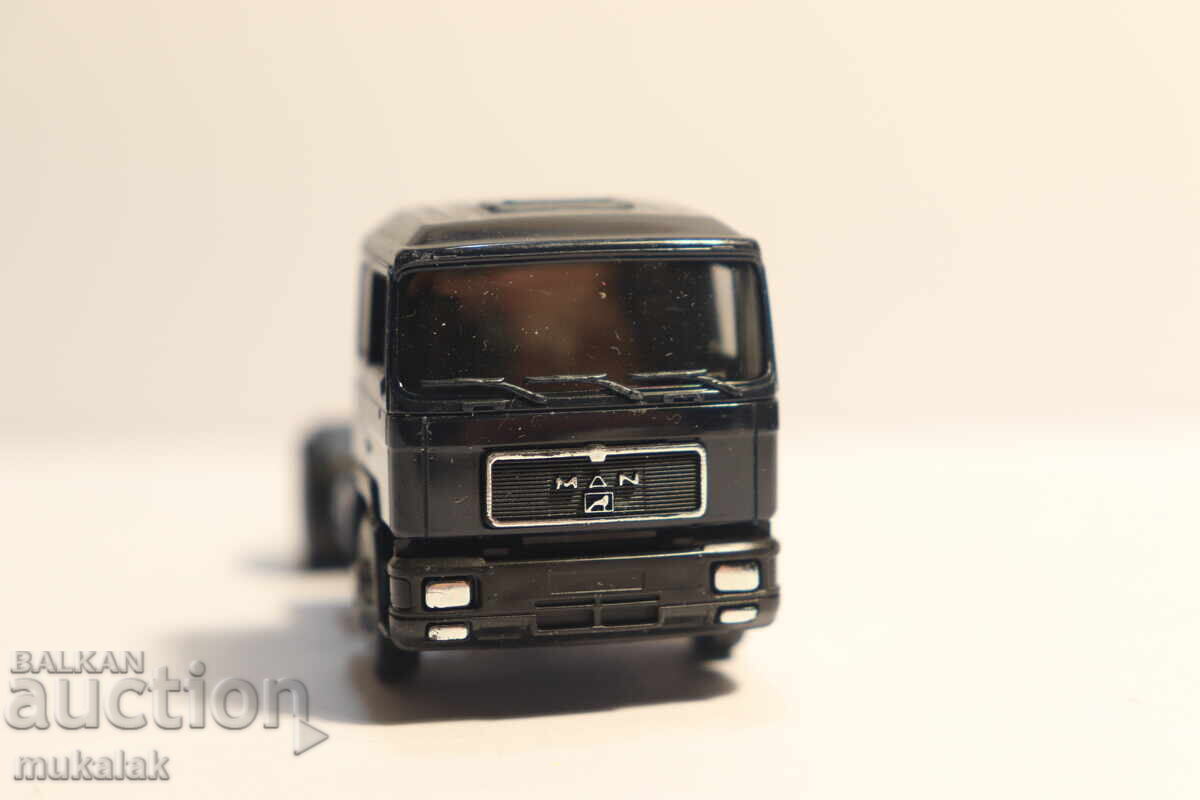 HERPA   H0 1/87  МАН MAN ВЛЕКАЧ  КАМИОН  МОДЕЛ - 5