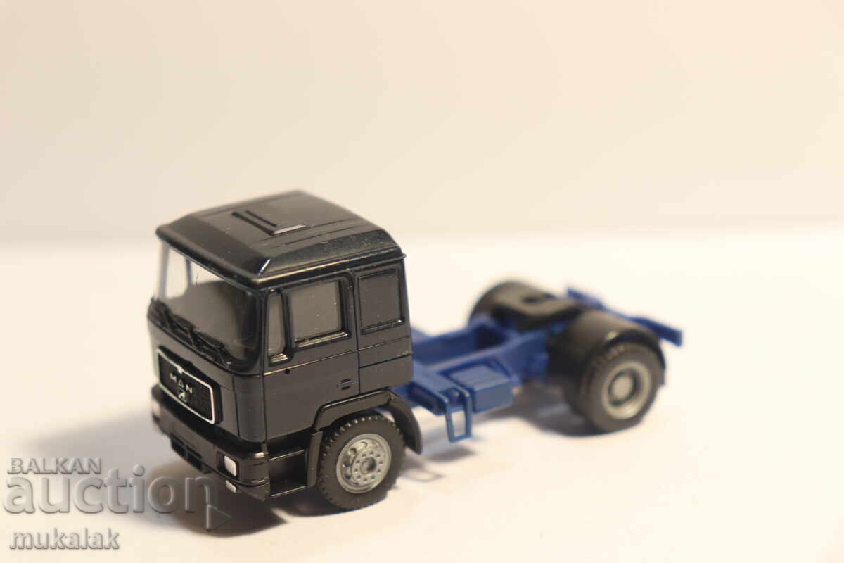 HERPA   H0 1/87  МАН MAN ВЛЕКАЧ  КАМИОН  МОДЕЛ