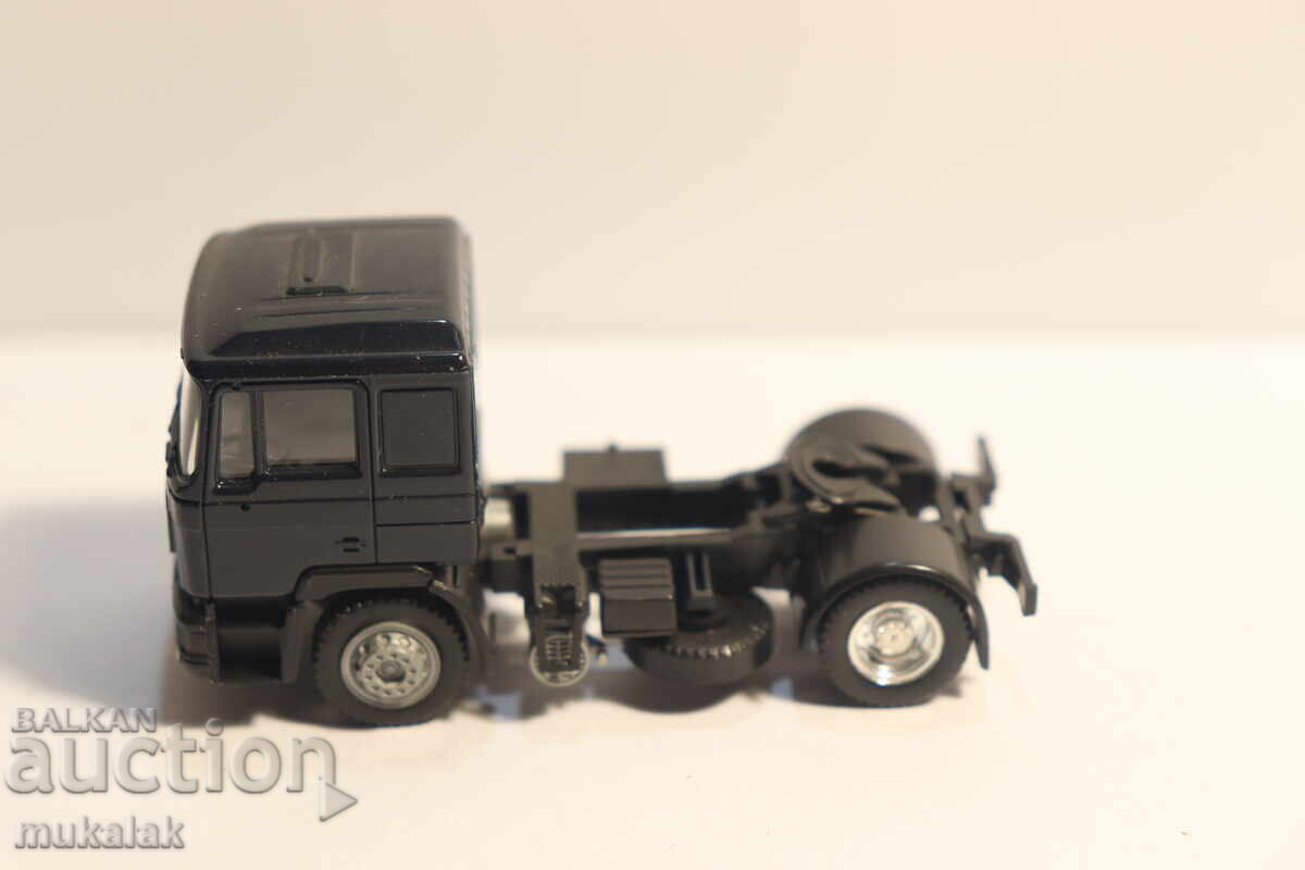 Auction  HERPA H0 1/87 MAN MAN Tractor Truck Model