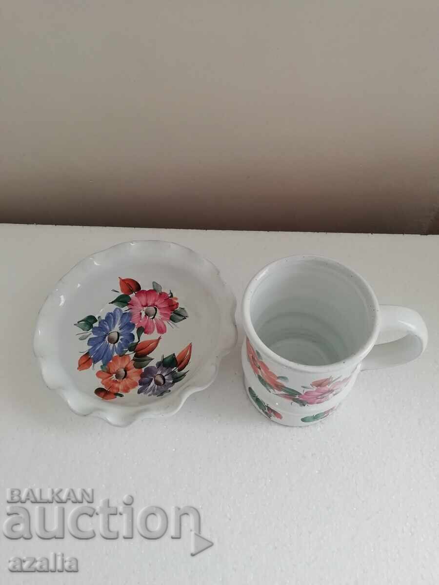Licitație Un frumos set de ceramică bulgară cu flori Licitație Un frumos set de ceramică bulgară cu flori