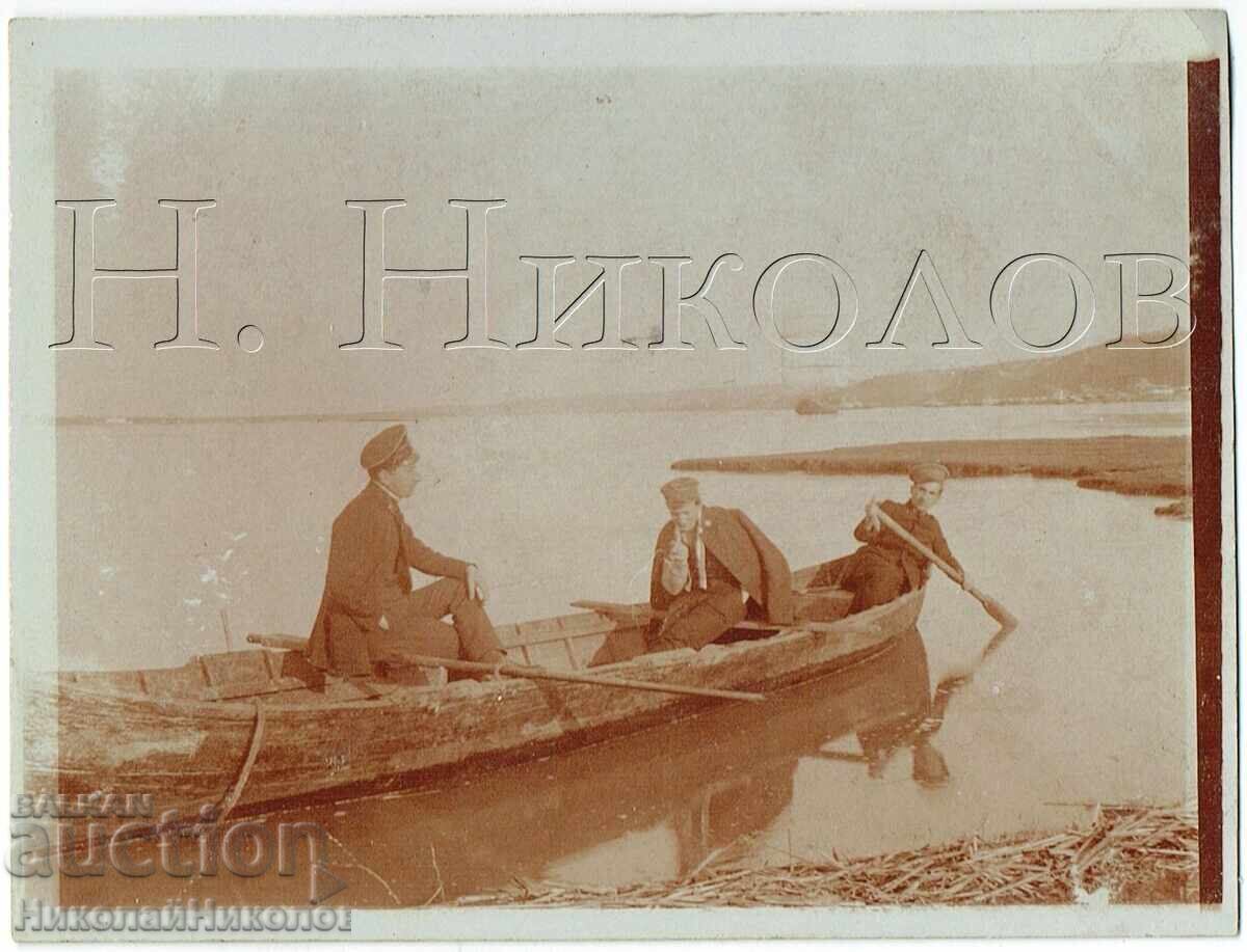 1914 СТАРА СНИМКА СВИЩОВ ГИМНАЗИСТИ С ЛОДКА ПО ДУНАВА Е583