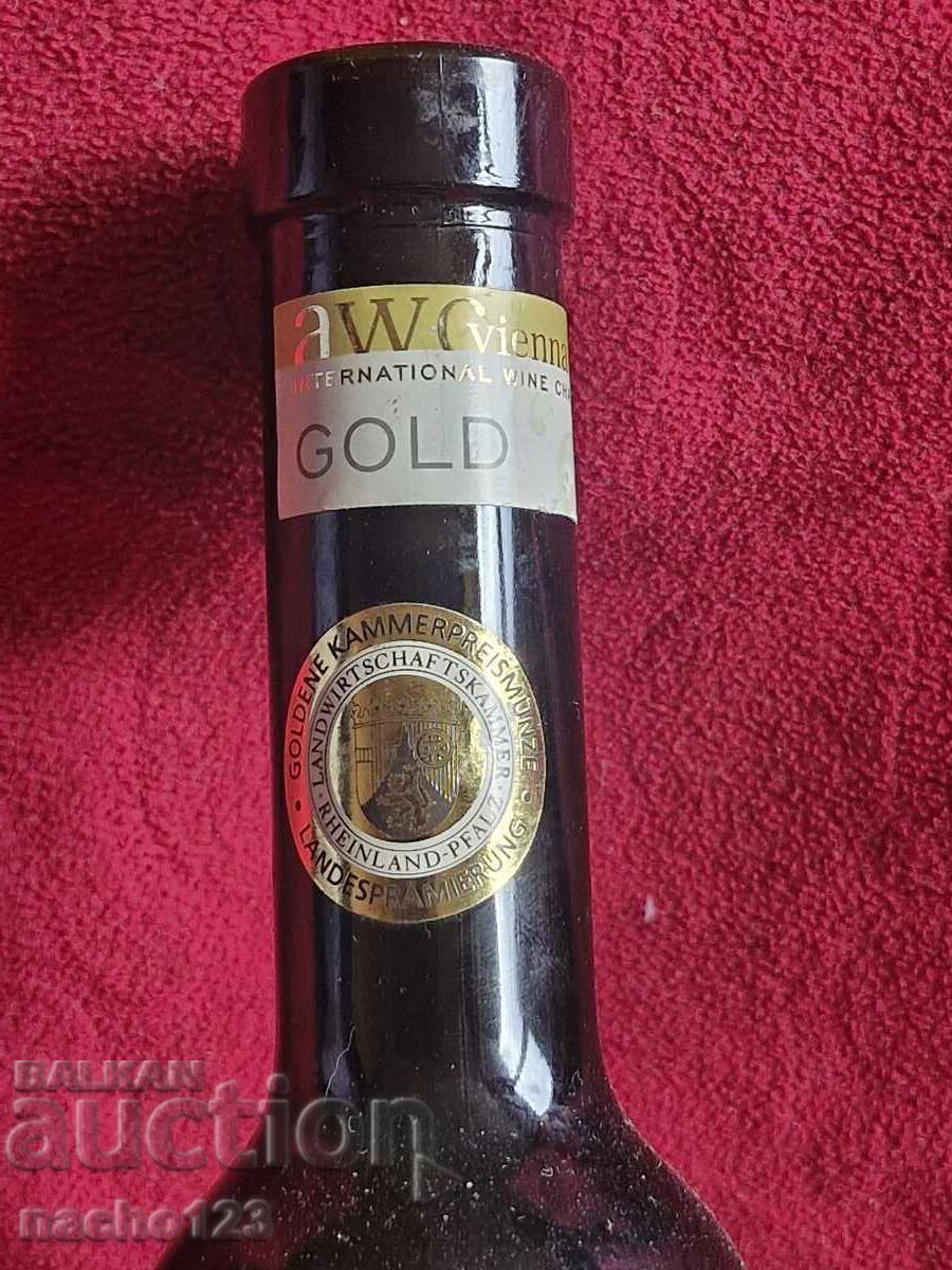 Delivery of Bottle of quality German red wine 2007