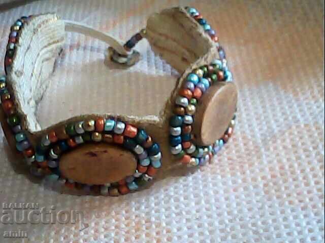 Όμορφες βραχιόλια από χάντρες με τιμή 20.00 BGN | € 10.23