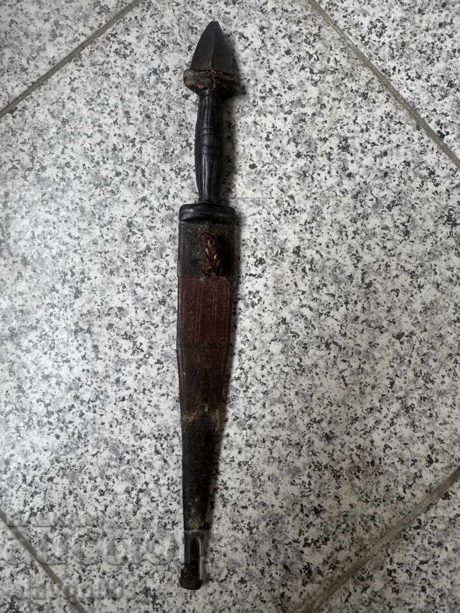 Ένα παλιό στιλέτο με τιμή 45.00 BGN | € 23.01 Ένα παλιό στιλέτο με τιμή 45.00 BGN | € 23.01