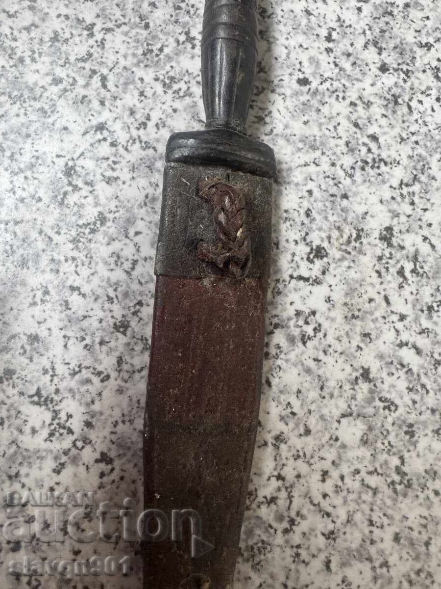 Δημοπρασία Ένα παλιό στιλέτο Δημοπρασία Ένα παλιό στιλέτο