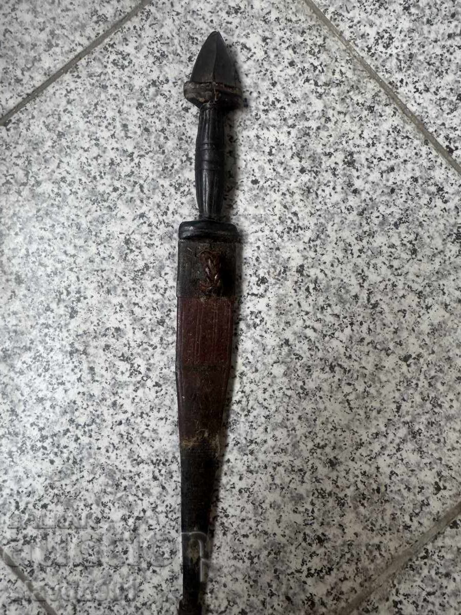 Ένα παλιό στιλέτο Ένα παλιό στιλέτο