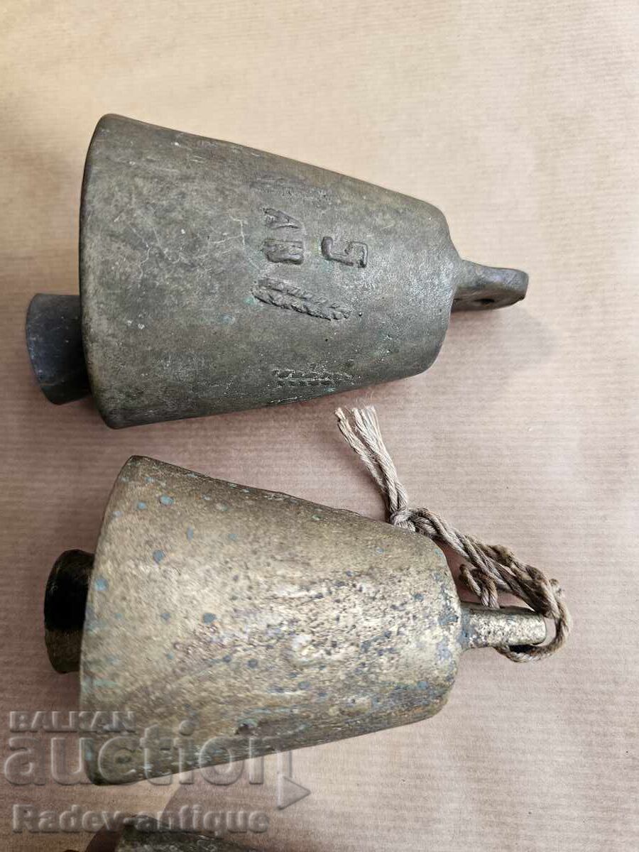 Auction  6 Old Master Neuropian Chan Numbers, Clapper Chan Bell