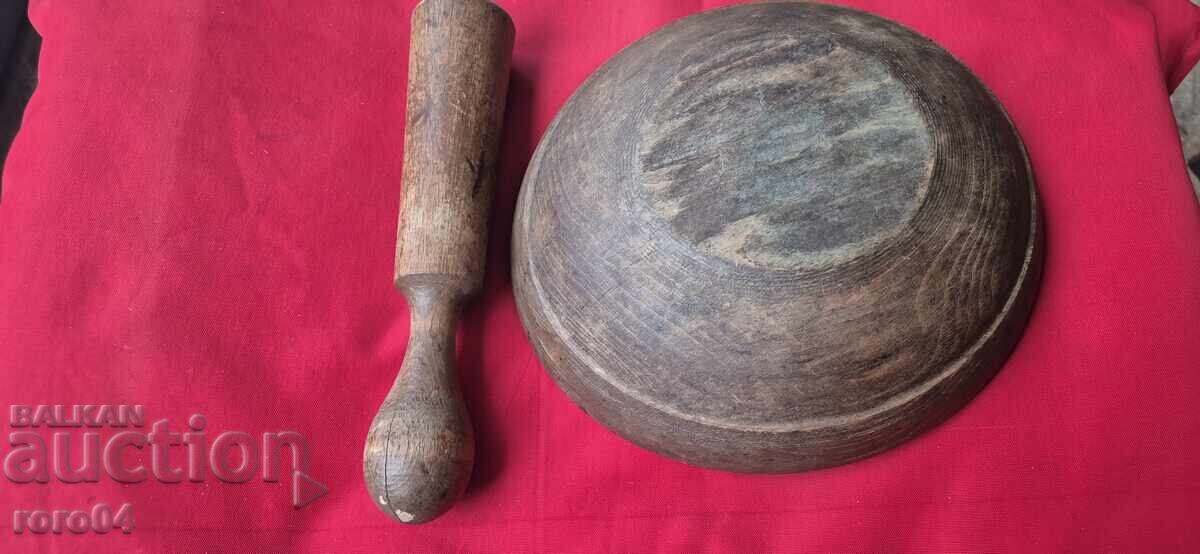 Auction  HAVANCHE WITH A PESTLE - MORTAR - WOODEN