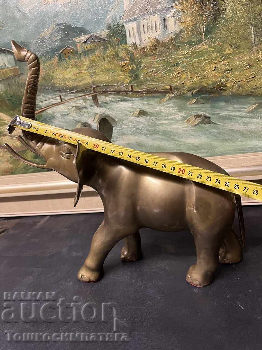 Παράδοση Μεγάλος, χάλκινος ελέφαντας Παράδοση Μεγάλος, χάλκινος ελέφαντας