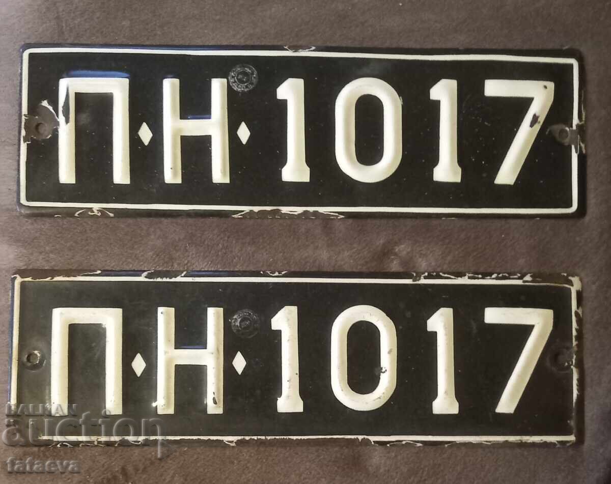 Old car license plates, very well preserved