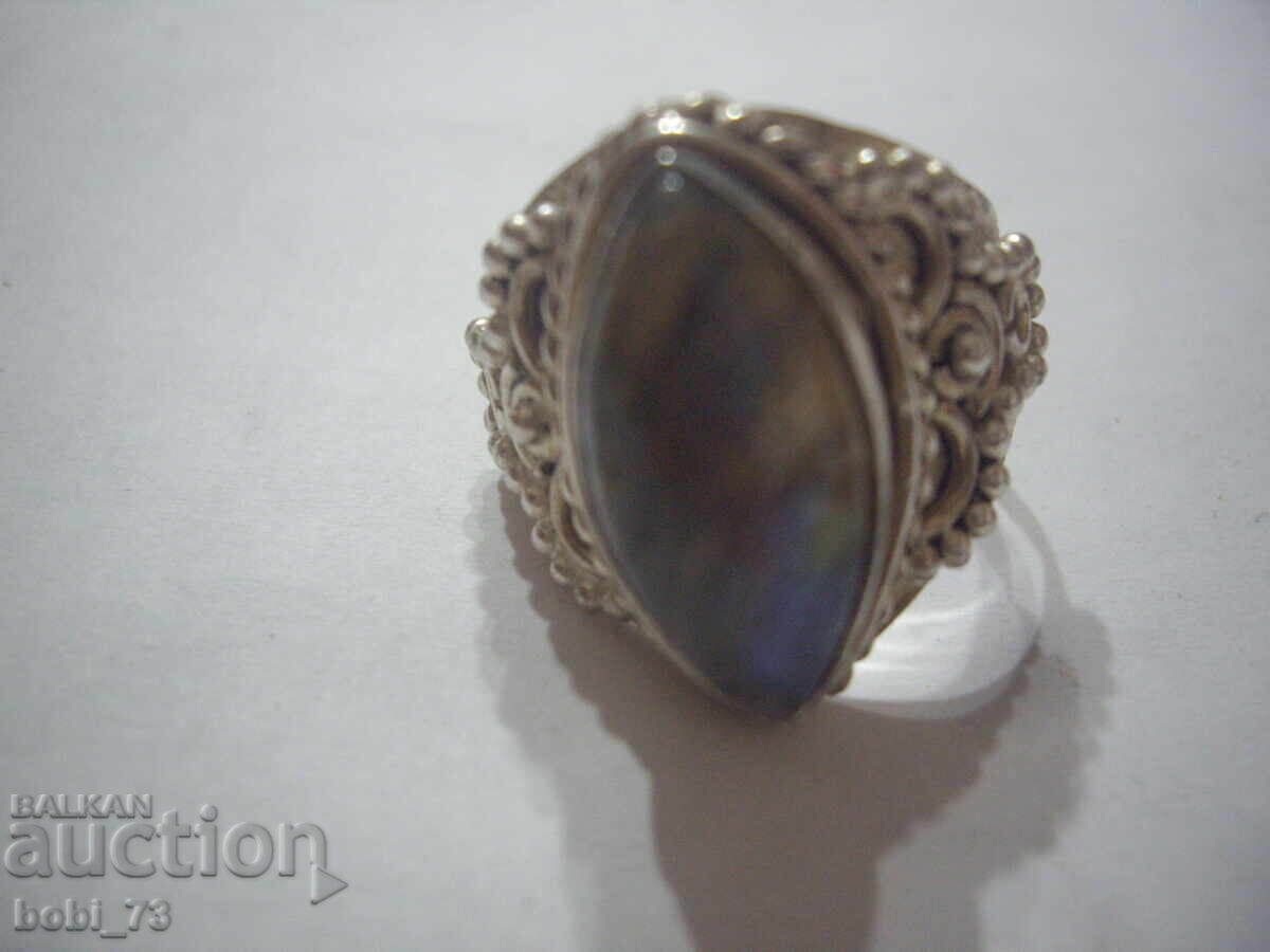Μεγάλο ασημένιο δαχτυλίδι με μεγάλο πέτρα με τιμή 70.00 BGN | € 35.79