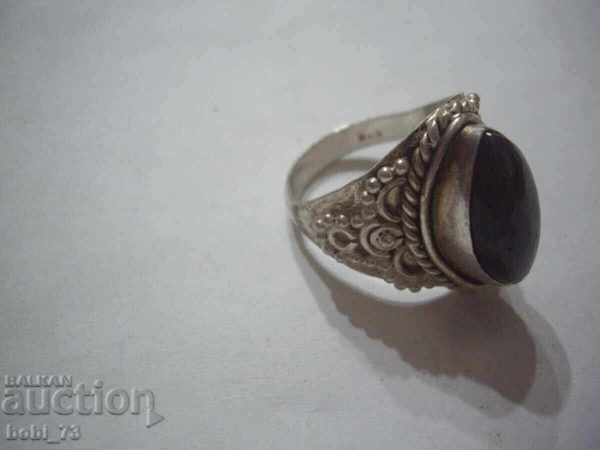 Μεγάλο ασημένιο δαχτυλίδι με μεγάλο πέτρα