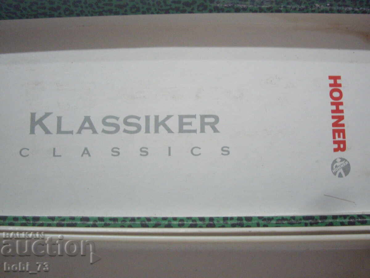 Delivery of Old accordion in its original packaging Delivery of Old accordion in its original packaging