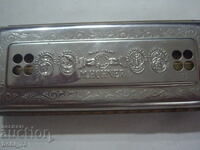 Acordeon vechi în ambalajul original