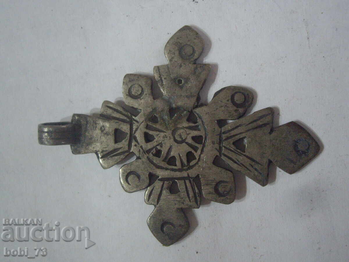 Стар отлично запазен,ръчно изработен кръст. с цена 40.00 лв. | € 20.45