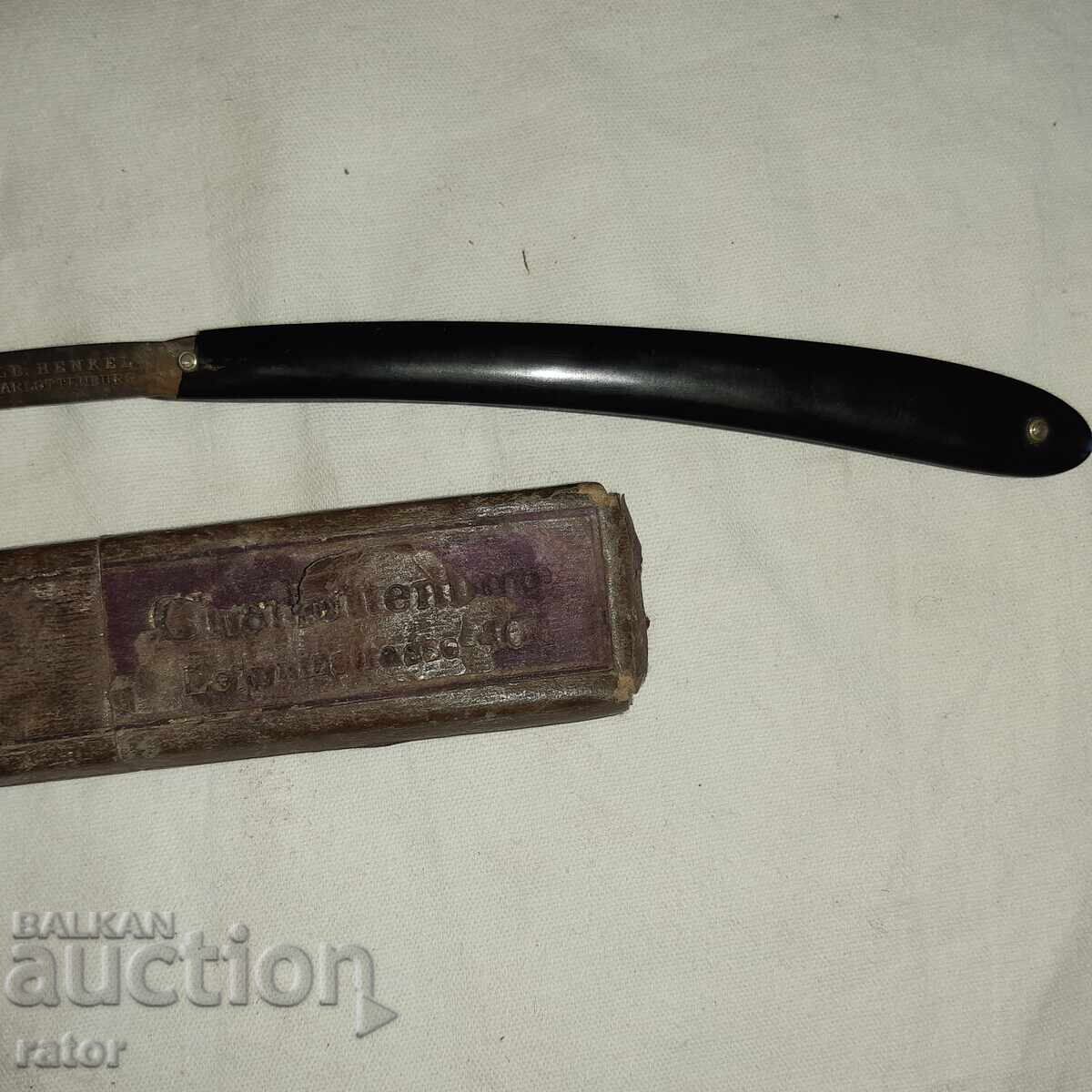 Auction  Old razor