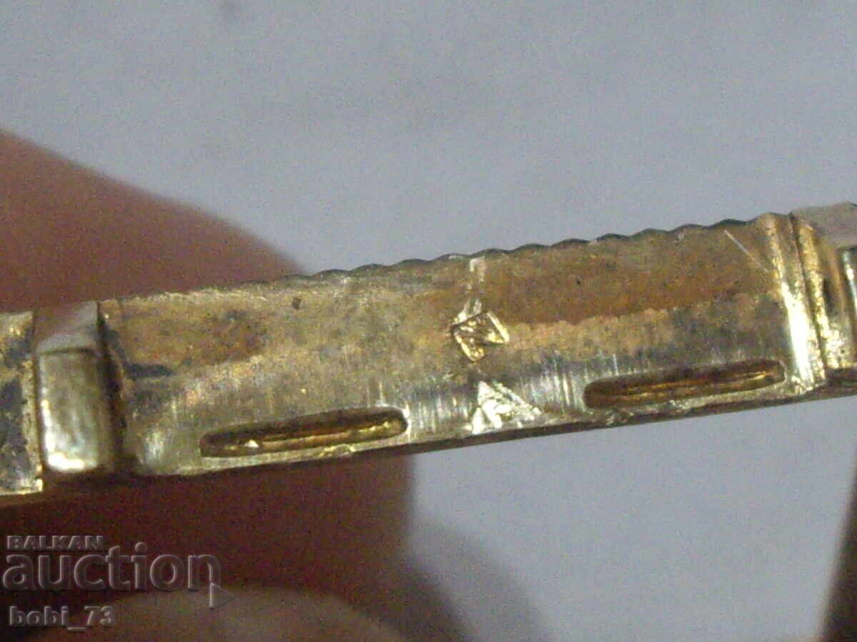 Ramă placată cu aur pentru ceas cu preț 20.00 BGN | € 10.23 Ramă placată cu aur pentru ceas cu preț 20.00 BGN | € 10.23