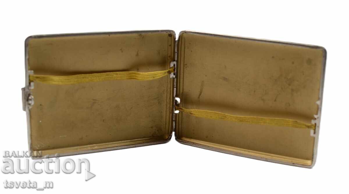 Delivery of Metal snuffbox Delivery of Metal snuffbox