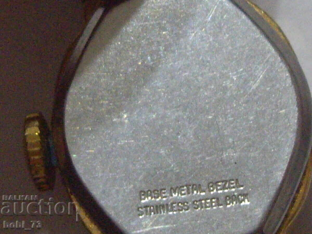 Delivery of Old gold plated ladies watch. Delivery of Old gold plated ladies watch.