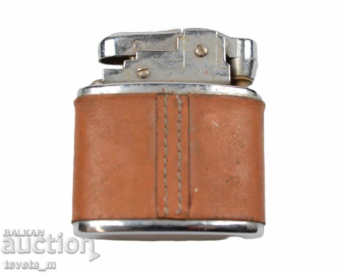 Vintage Marlboro Lighter - Works with price 10.00 BGN | € 5.11