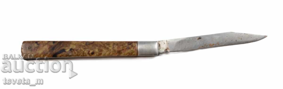 Delivery of A pocket knife