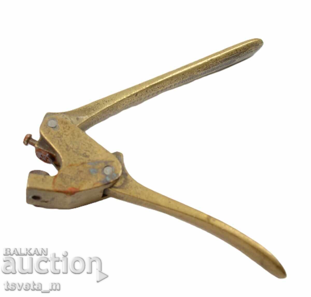 Δημοπρασία Σφραγιστικά πένσα από μπρούτζο, σφραγίδα, αριθμός σφραγίδας