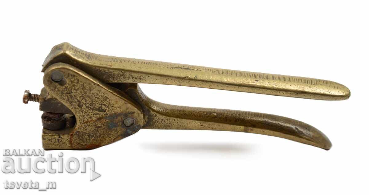 Delivery of Bronze sealing pliers, seal, number stamp Delivery of Bronze sealing pliers, seal, number stamp