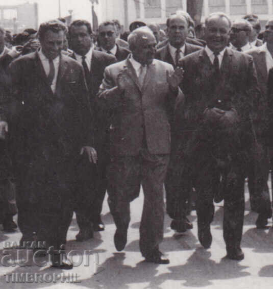 316762 / Τοντόρ Ζίβκοφ σε επίσκεψη με αντιπροσωπεία σε εργοστάσιο με τιμή 20.00 BGN | € 10.23