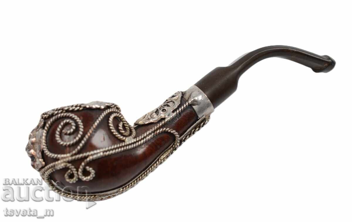 Αρχαία πίπα διακοσμημένη με μεταλλικά στολίδια με τιμή 16.00 BGN | € 8.18