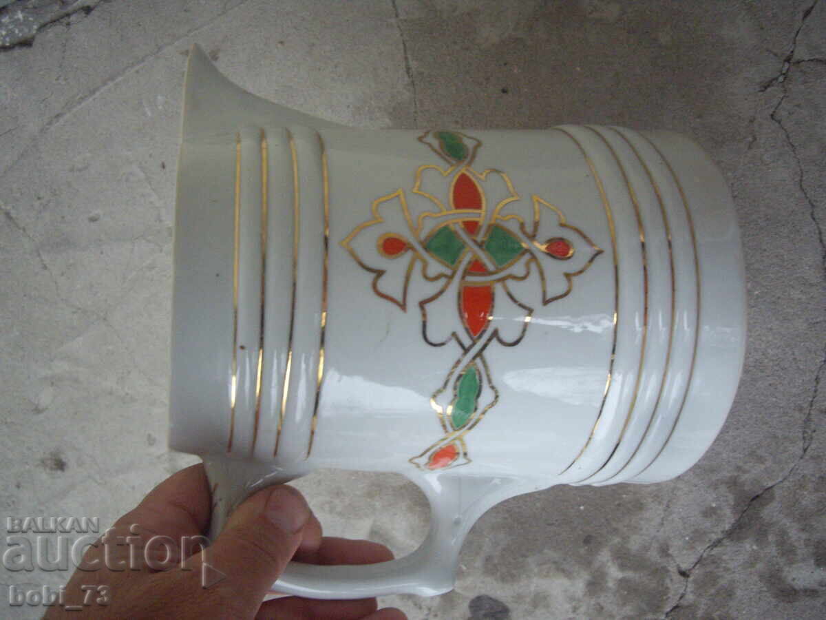 Стара голяма порцеланова кана.