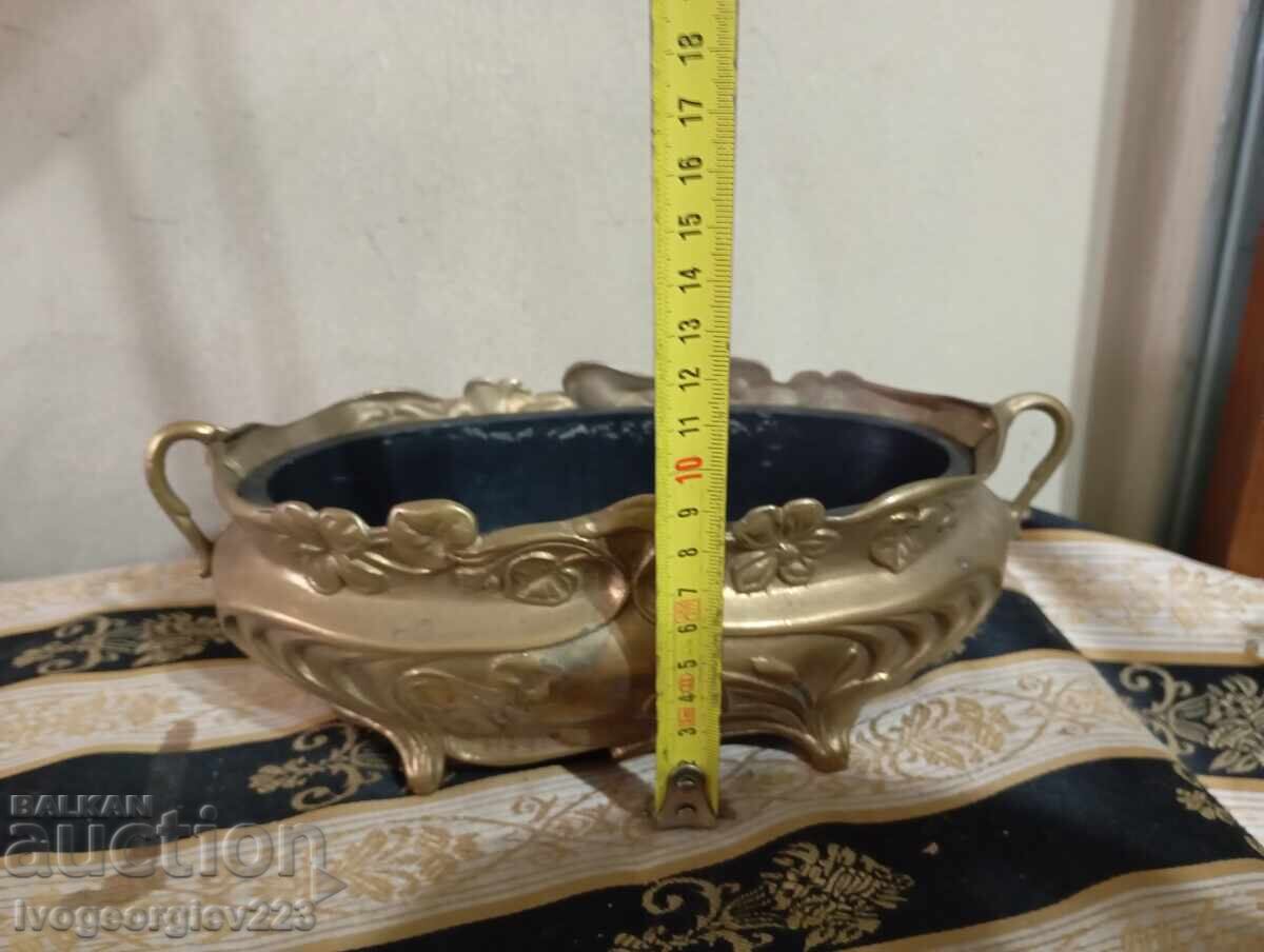 барокова жардиниера с цена 65.00 лв. | € 33.23 барокова жардиниера с цена 65.00 лв. | € 33.23