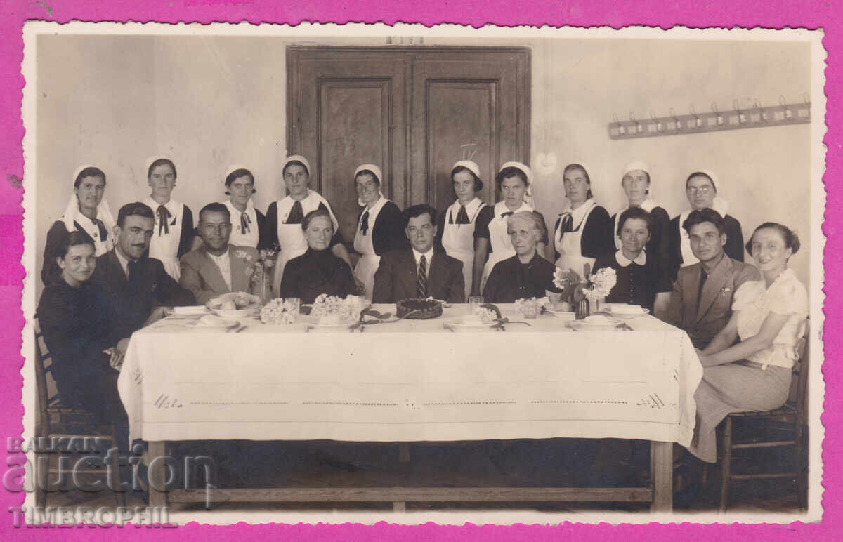 Auction 316773 / Commission - Practical Exam in Home Economics 1937 Auction 316773 / Commission - Practical Exam in Home Economics 1937