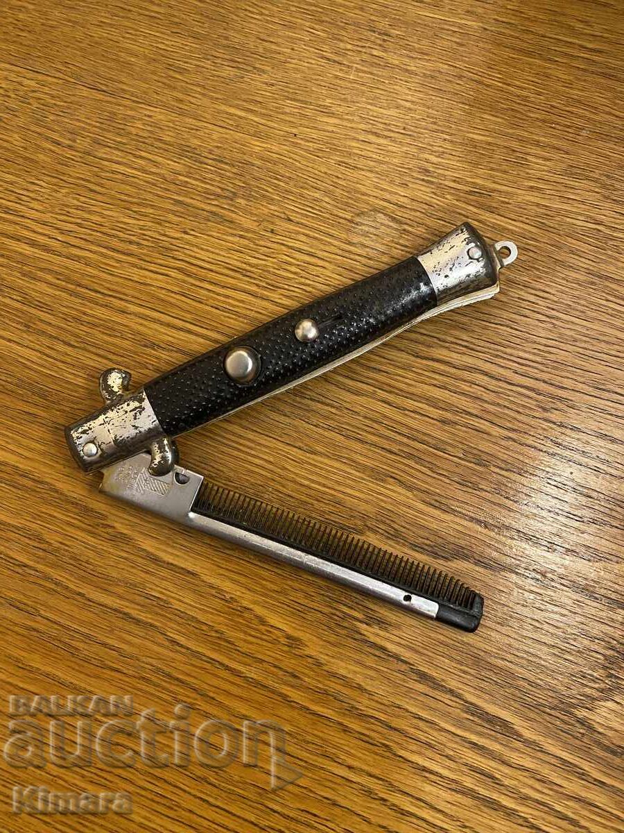 Старо сгъваемо ножче/гребен, произв. в Хонконг с цена 12.00 лв. | € 6.14