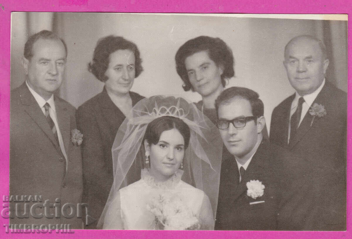 Auction  316778 / Wedding photo Bride, Groom and relatives