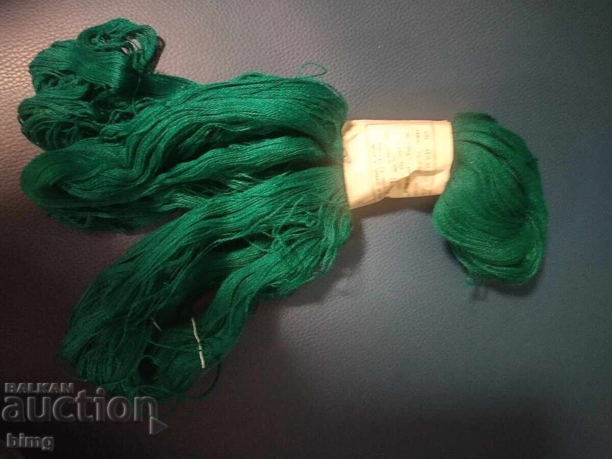 Συσκευασία από 7x100g πράσινο μαλλί με τιμή 7.00 BGN | € 3.58