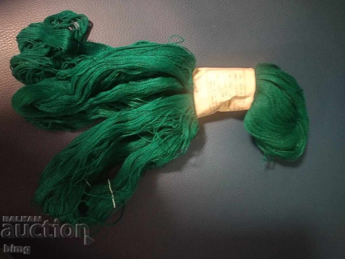 Lot de 7x100g de fir verde-măsliniu cu preț € 1.00 | 1.96 BGN