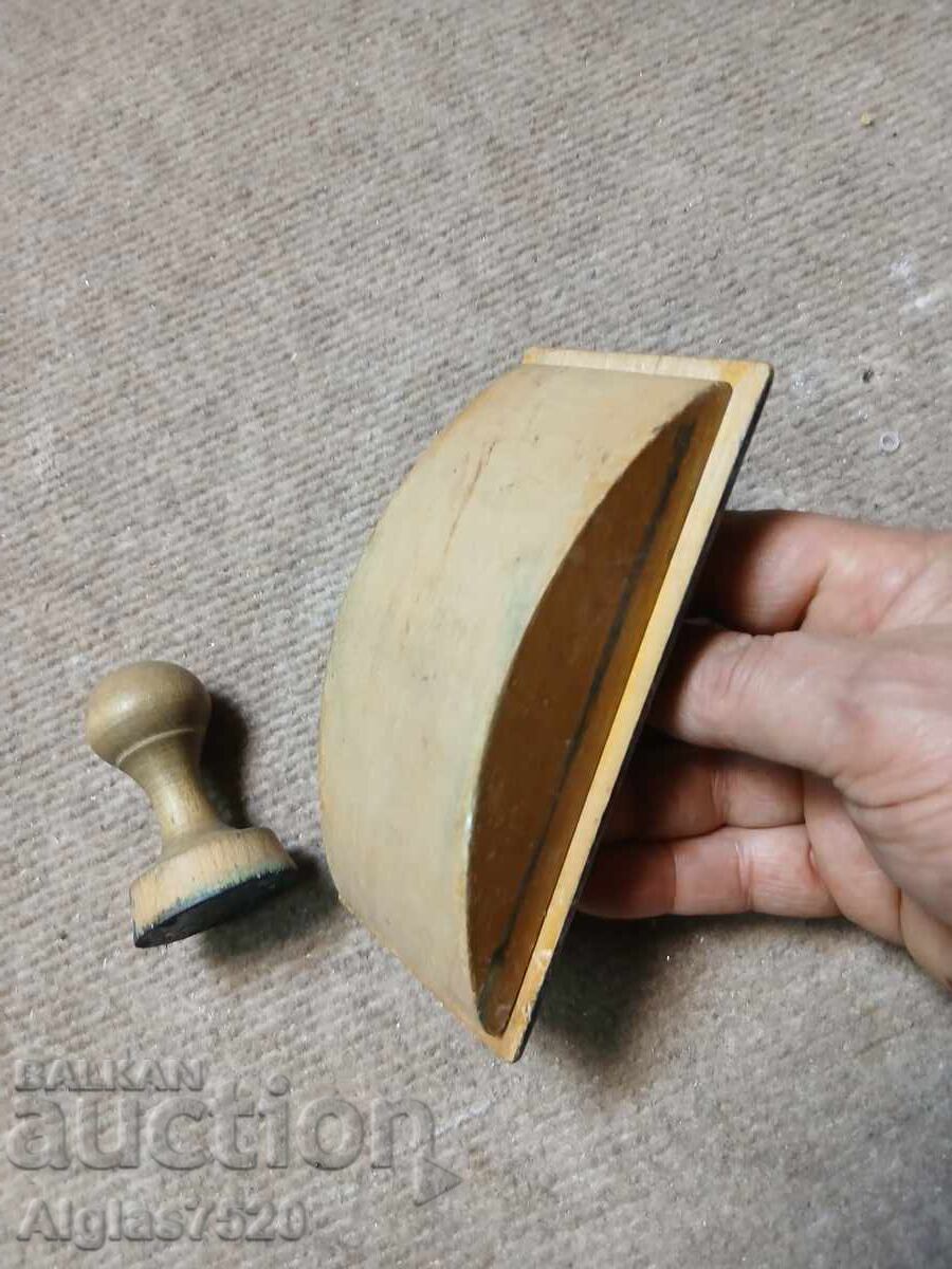 Licitație 2 buc. Ștampile vechi de lemn Licitație 2 buc. Ștampile vechi de lemn
