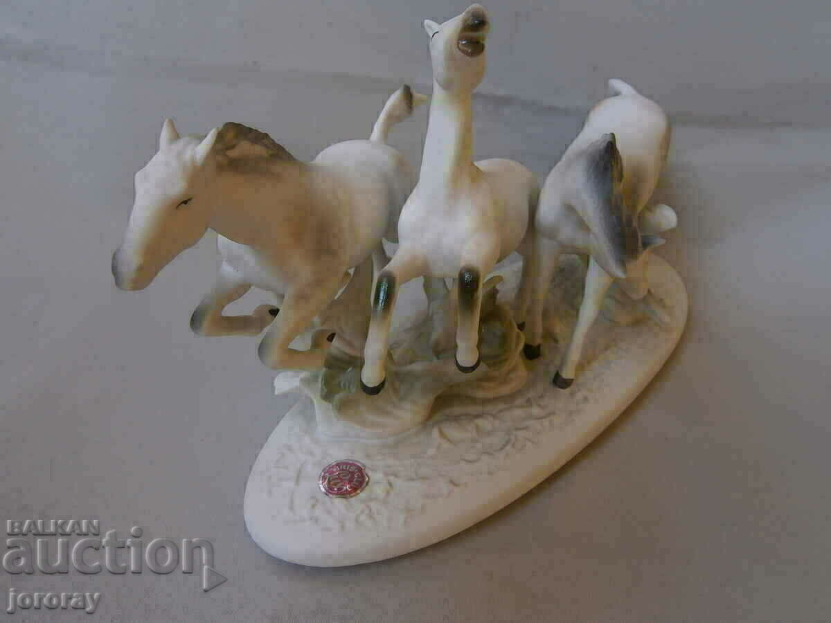 Porcelain figure Romania32x20cm. with price 10.00 BGN | € 5.11 Porcelain figure Romania32x20cm. with price 10.00 BGN | € 5.11