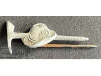 42136 Bulgaria insignă turistică piolet și pălărie turistică