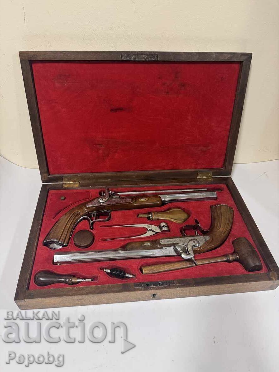 Чифт капсулни пистолети с цена € 2000.00 | 3911.66 лв.