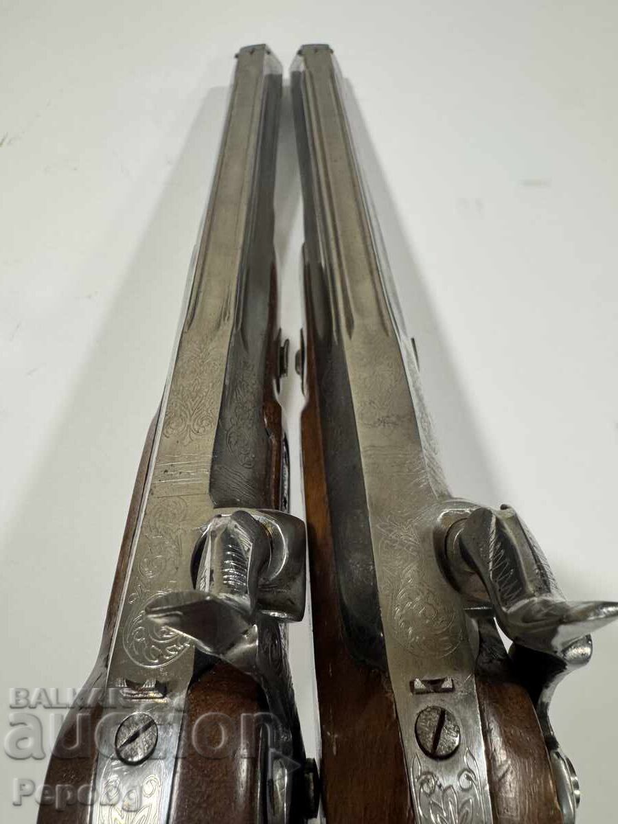 Pair of capsule pistols - 6