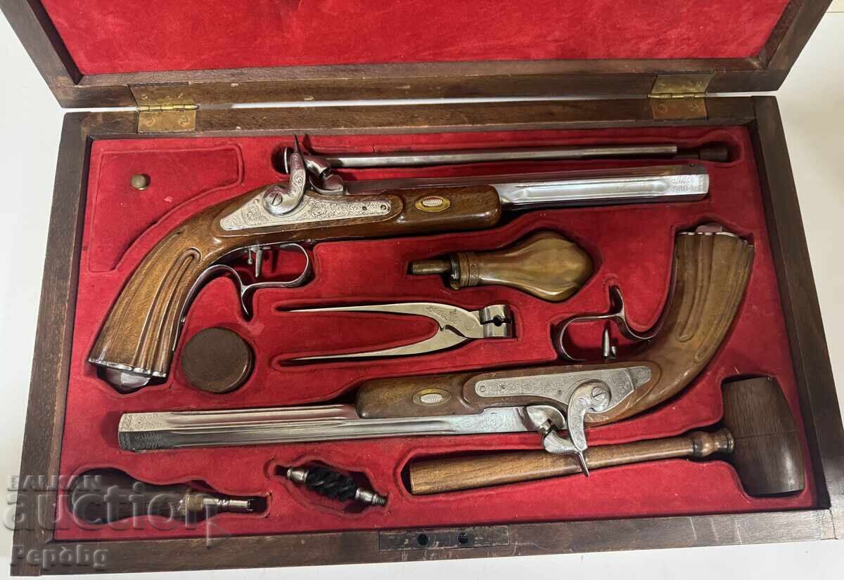 Pair of capsule pistols