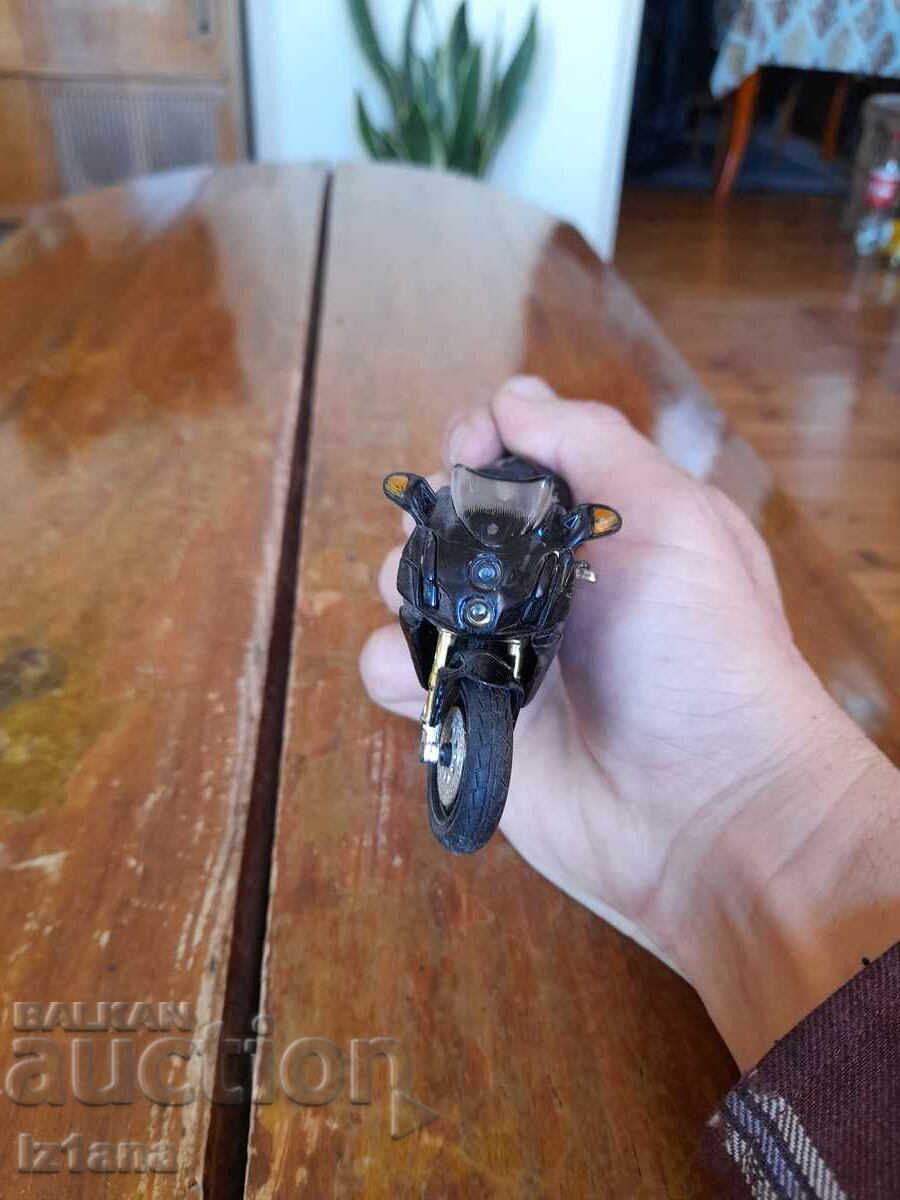 Стара играчка мотоциклет Ducati с цена 11.00 лв. | € 5.62 Стара играчка мотоциклет Ducati с цена 11.00 лв. | € 5.62