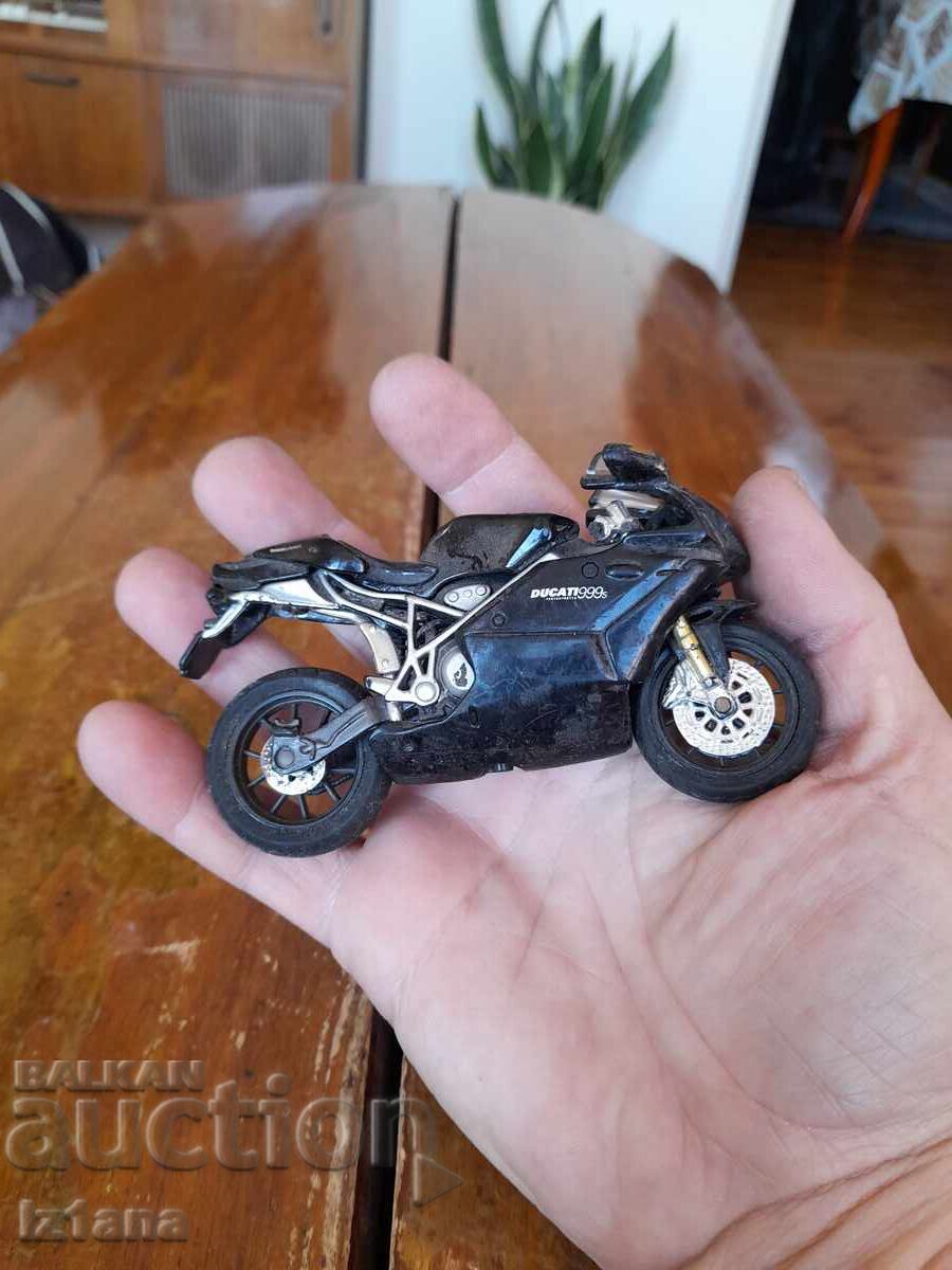 Аукцион Стара играчка мотоциклет Ducati Аукцион Стара играчка мотоциклет Ducati
