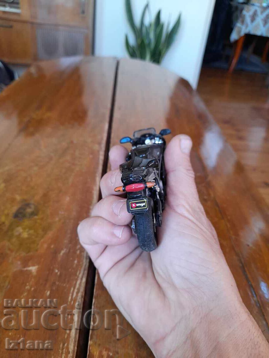 Доставка на Стара играчка мотоциклет Ducati Доставка на Стара играчка мотоциклет Ducati