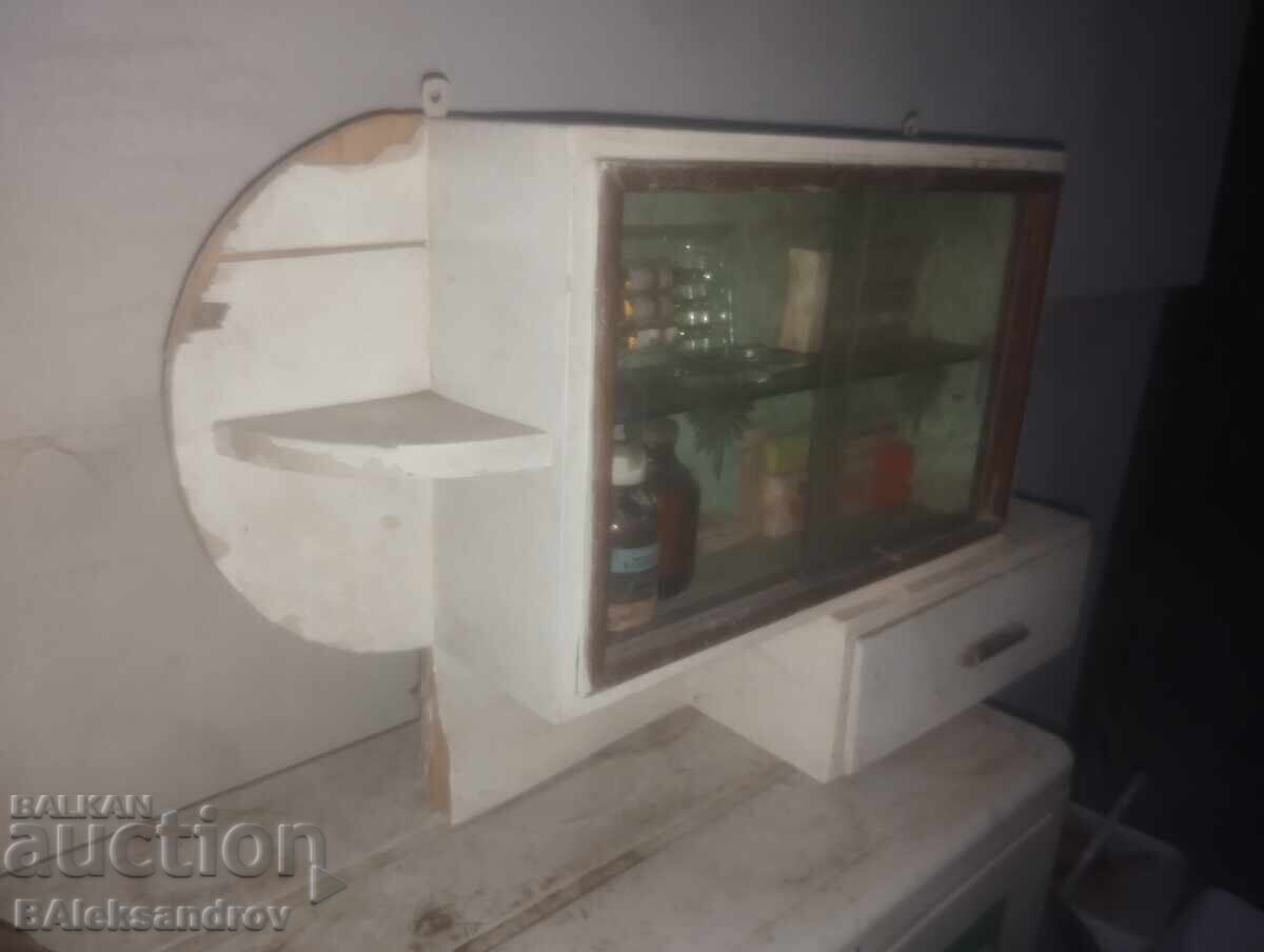 Old home medicine cabinet from the socialist era with price 21.00 BGN | € 10.74 Old home medicine cabinet from the socialist era with price 21.00 BGN | € 10.74