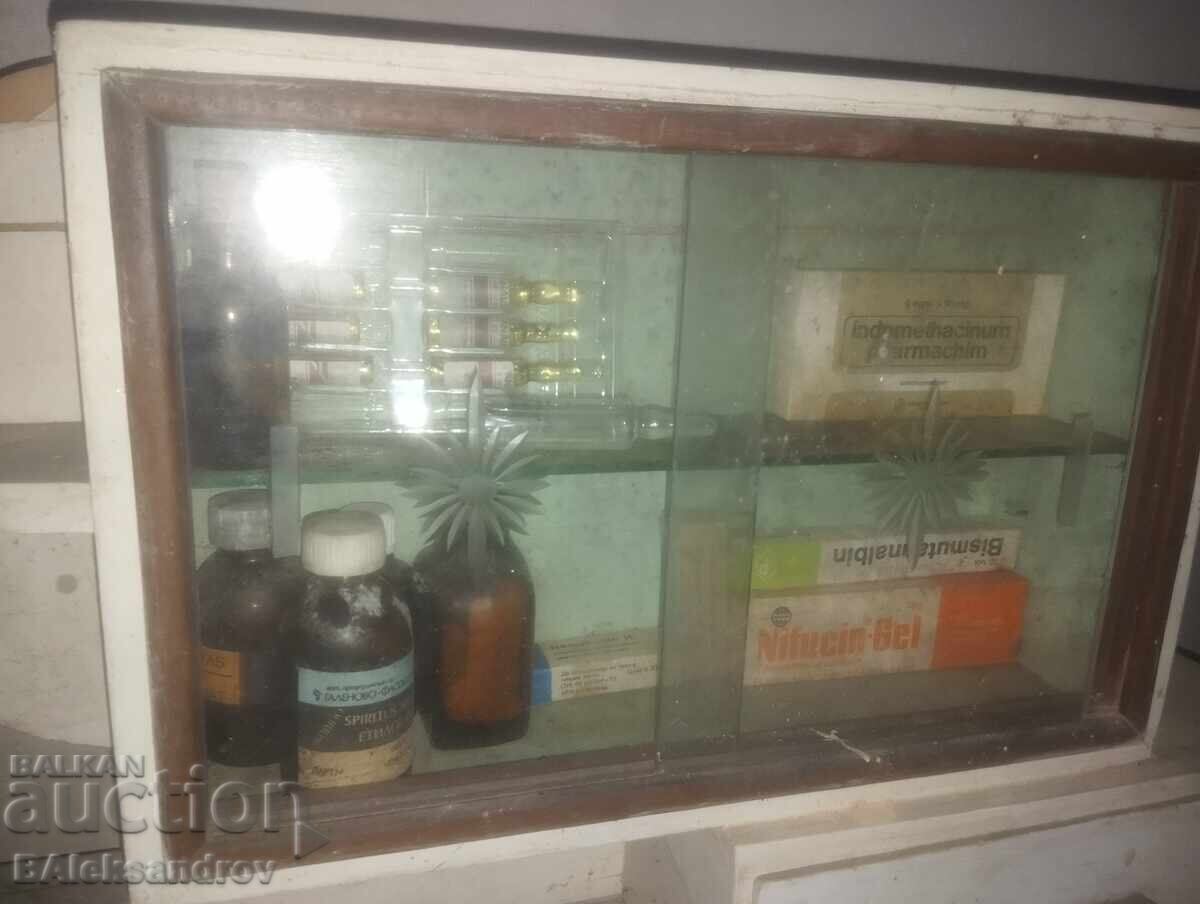 Old home medicine cabinet from the socialist era - 5 Old home medicine cabinet from the socialist era - 5