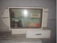 Veche trusă medicală de casă din perioada comunistă